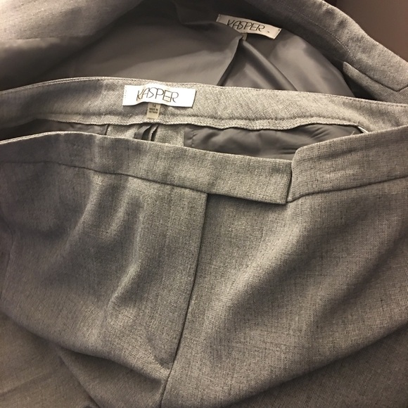 Two piece suit - Picture 5 of 6